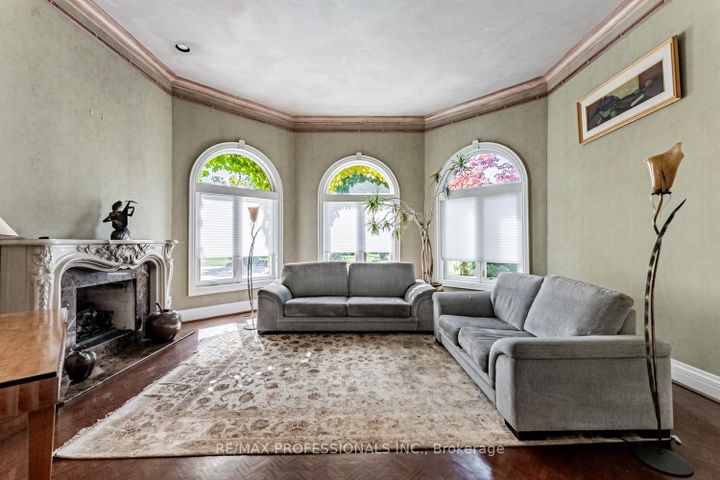 Photo 4 at 2239 Rosegate Drive, Central Erin Mills, Mississauga
