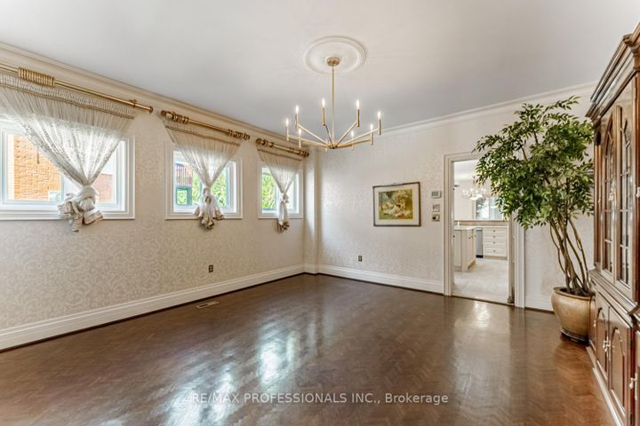 Photo 6 at 2239 Rosegate Drive, Central Erin Mills, Mississauga