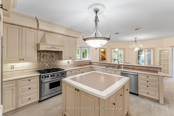 Photo 7 at 2239 Rosegate Drive, Central Erin Mills, Mississauga
