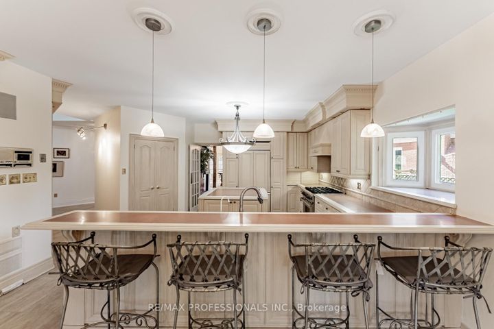 Photo 10 at 2239 Rosegate Drive, Central Erin Mills, Mississauga