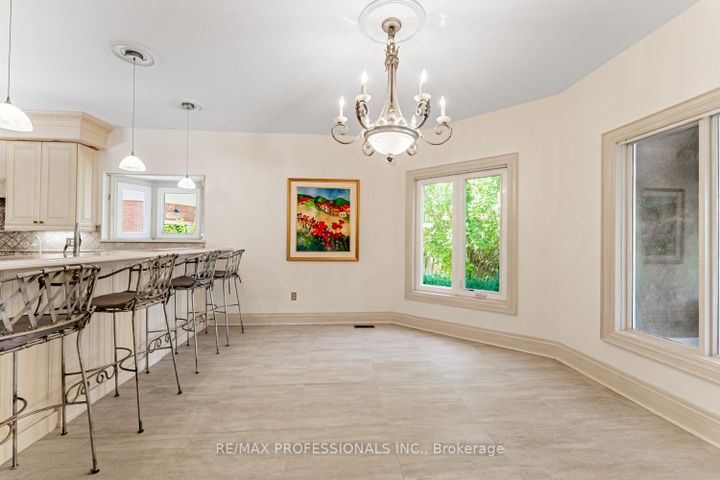 Photo 11 at 2239 Rosegate Drive, Central Erin Mills, Mississauga