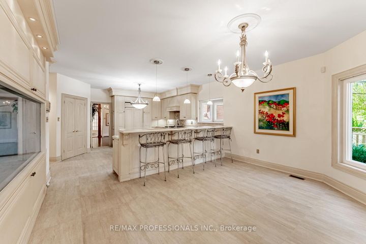 Photo 12 at 2239 Rosegate Drive, Central Erin Mills, Mississauga