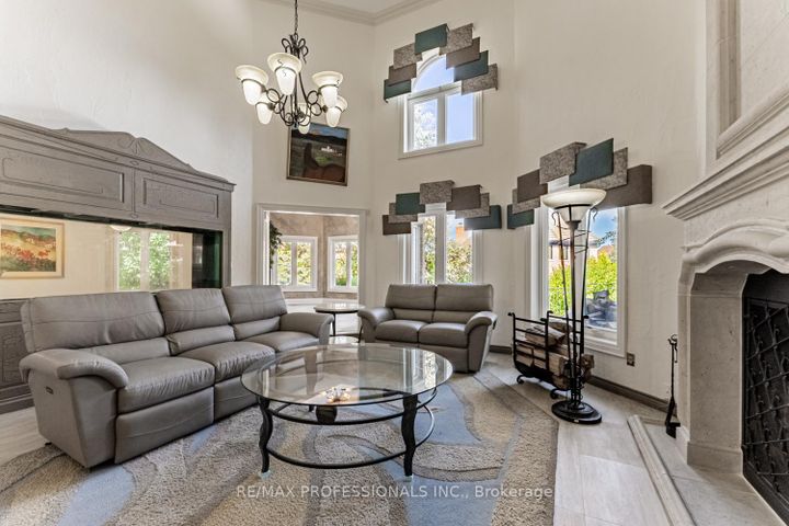 Photo 15 at 2239 Rosegate Drive, Central Erin Mills, Mississauga