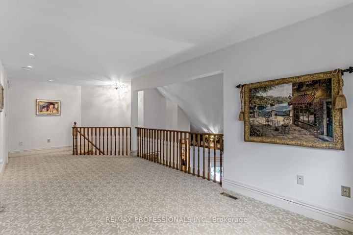 Photo 18 at 2239 Rosegate Drive, Central Erin Mills, Mississauga