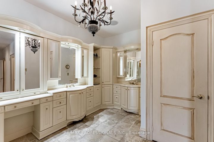 Photo 22 at 2239 Rosegate Drive, Central Erin Mills, Mississauga