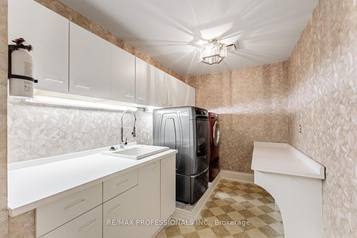 Photo 24 at 2239 Rosegate Drive, Central Erin Mills, Mississauga