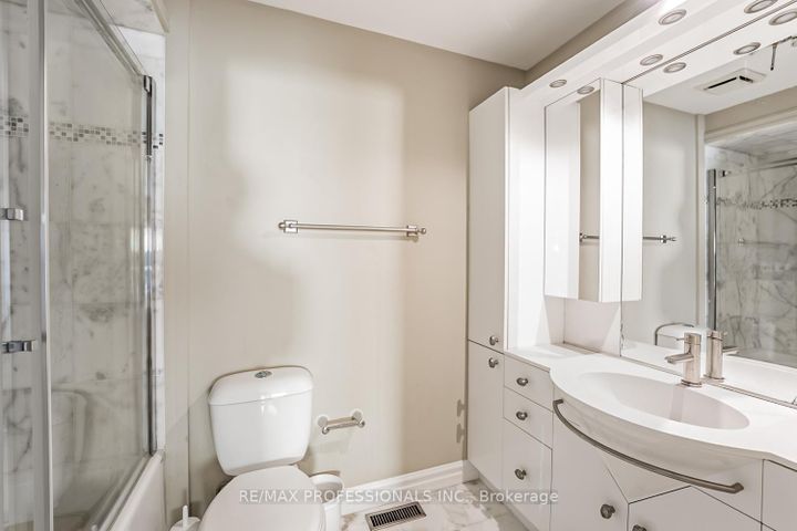 Photo 37 at 2239 Rosegate Drive, Central Erin Mills, Mississauga