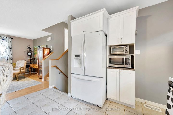 Photo 11 at 39 Marilyn Court, Ryckmans, Hamilton