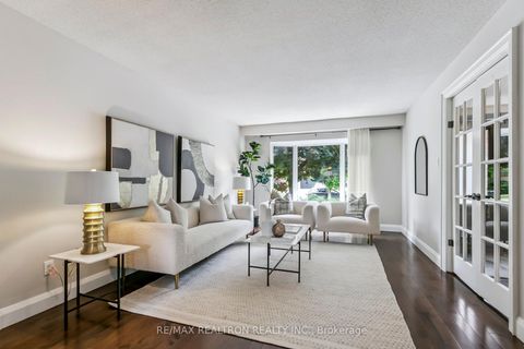 Photo 3 at 92 Golf Links Drive, Aurora Highlands, Aurora Photo 3 at 92 Golf Links Drive, Aurora Highlands, Aurora