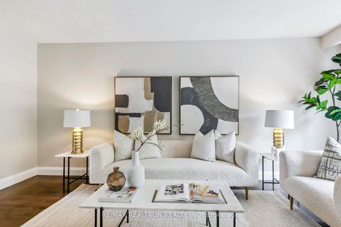 Photo 4 at 92 Golf Links Drive, Aurora Highlands, Aurora Photo 4 at 92 Golf Links Drive, Aurora Highlands, Aurora