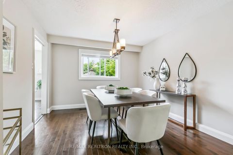 Photo 8 at 92 Golf Links Drive, Aurora Highlands, Aurora Photo 8 at 92 Golf Links Drive, Aurora Highlands, Aurora