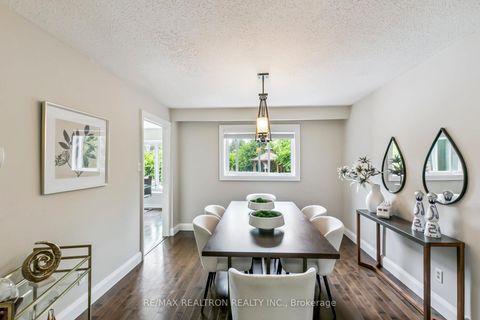 Photo 9 at 92 Golf Links Drive, Aurora Highlands, Aurora Photo 9 at 92 Golf Links Drive, Aurora Highlands, Aurora