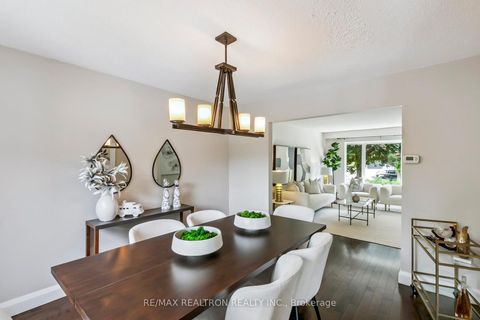 Photo 10 at 92 Golf Links Drive, Aurora Highlands, Aurora Photo 10 at 92 Golf Links Drive, Aurora Highlands, Aurora