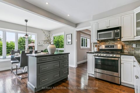 Photo 17 at 92 Golf Links Drive, Aurora Highlands, Aurora Photo 17 at 92 Golf Links Drive, Aurora Highlands, Aurora