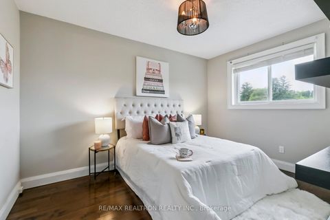 Photo 36 at 92 Golf Links Drive, Aurora Highlands, Aurora Photo 36 at 92 Golf Links Drive, Aurora Highlands, Aurora