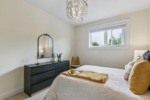 Photo 39 at 92 Golf Links Drive, Aurora Highlands, Aurora Photo 39 at 92 Golf Links Drive, Aurora Highlands, Aurora