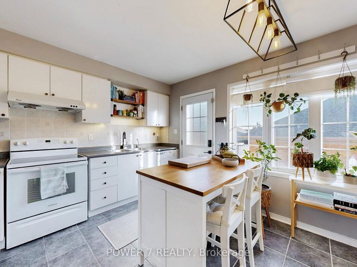 Photo 10 at 379 White's Hill Avenue, Cornell, Markham