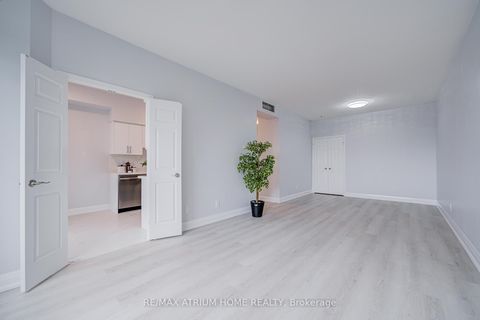 Photo 12 at 3002 - 33 Empress Avenue, Willowdale East, Toronto