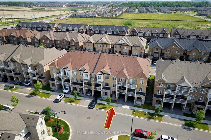 Photo 2 at 21 Labrish Road, Northwest Brampton, Brampton