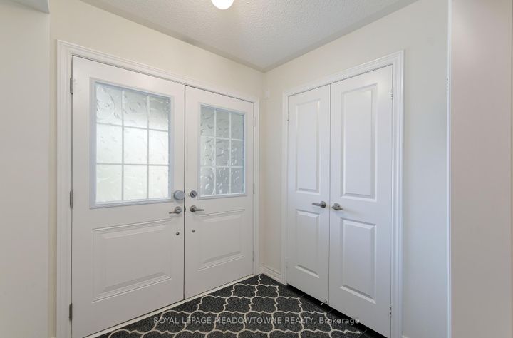 Photo 4 at 21 Labrish Road, Northwest Brampton, Brampton