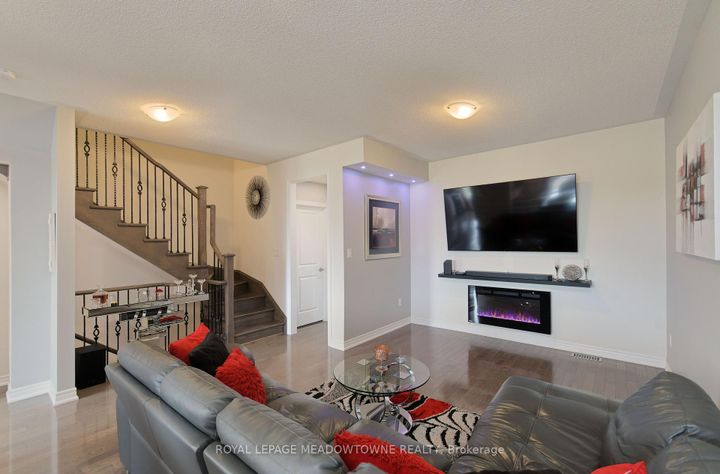 Photo 7 at 21 Labrish Road, Northwest Brampton, Brampton