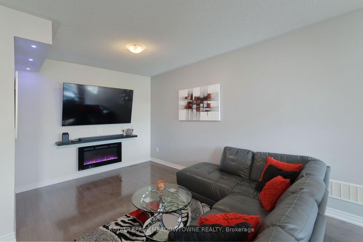 Photo 9 at 21 Labrish Road, Northwest Brampton, Brampton