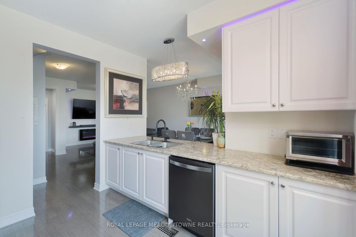 Photo 11 at 21 Labrish Road, Northwest Brampton, Brampton