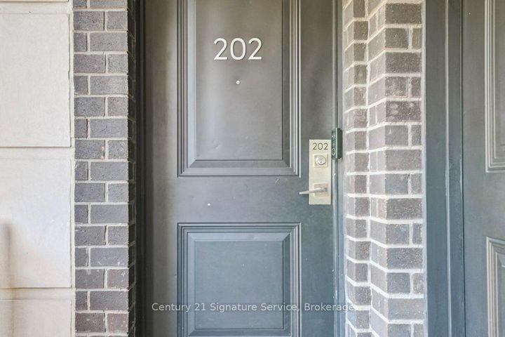 Photo 4 at 202 - 652 Cricklewood Drive, Mineola, Mississauga