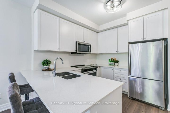 Photo 8 at 202 - 652 Cricklewood Drive, Mineola, Mississauga