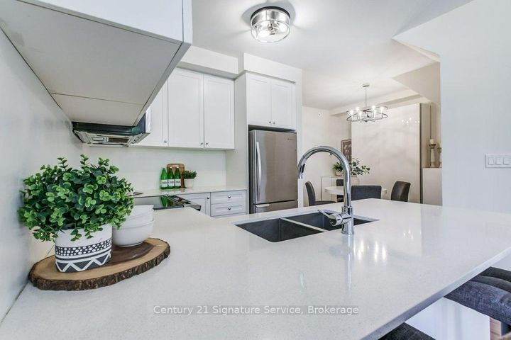 Photo 10 at 202 - 652 Cricklewood Drive, Mineola, Mississauga