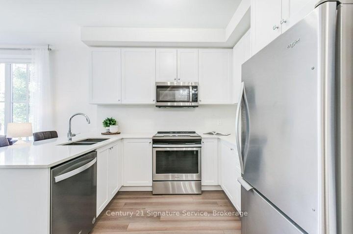 Photo 11 at 202 - 652 Cricklewood Drive, Mineola, Mississauga