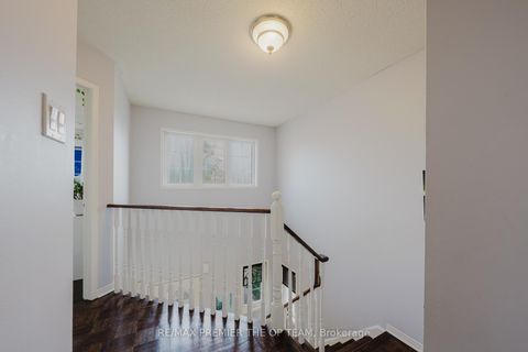 Photo 15 at 50 Beaverbrook Crescent, Rural Vaughan, Vaughan