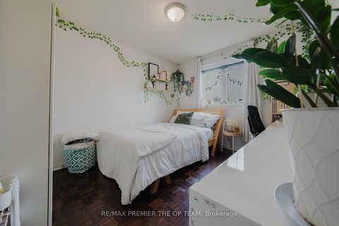 Photo 16 at 50 Beaverbrook Crescent, Rural Vaughan, Vaughan