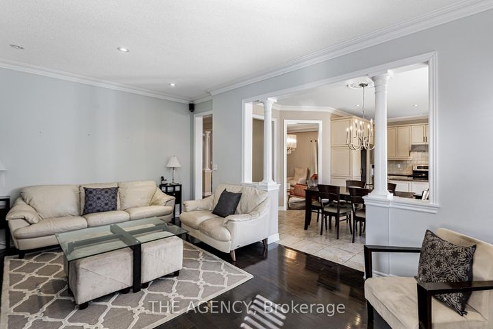 Photo 9 at 33 Ascalon Drive, Patterson, Vaughan