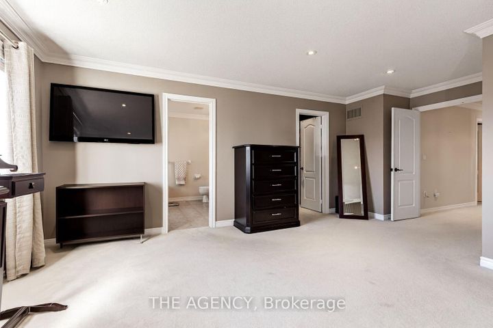 Photo 13 at 33 Ascalon Drive, Patterson, Vaughan