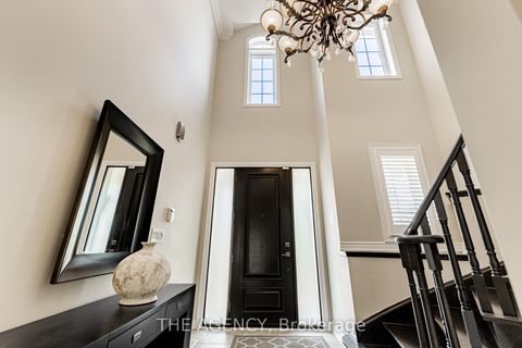 Photo 2 at 33 Ascalon Drive, Patterson, Vaughan