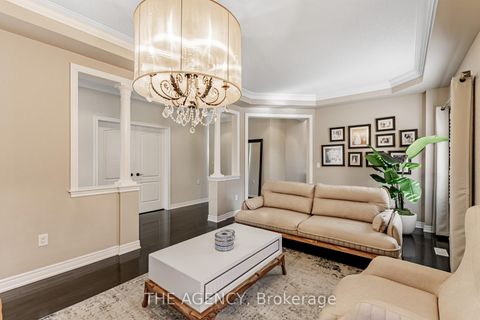 Photo 3 at 33 Ascalon Drive, Patterson, Vaughan