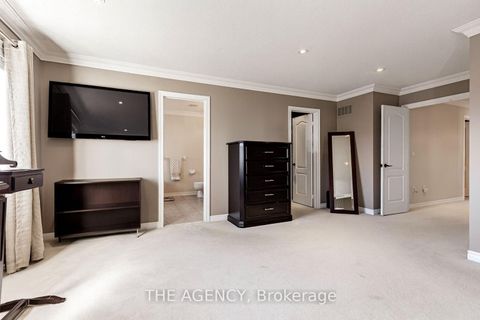 Photo 13 at 33 Ascalon Drive, Patterson, Vaughan