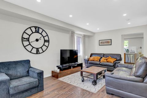 Photo 3 at 10 Mainland Crescent E, Vellore Village, Vaughan