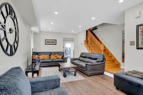 Photo 4 at 10 Mainland Crescent E, Vellore Village, Vaughan