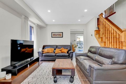 Photo 5 at 10 Mainland Crescent E, Vellore Village, Vaughan