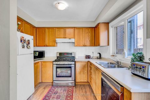 Photo 10 at 10 Mainland Crescent E, Vellore Village, Vaughan