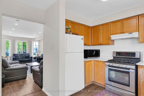 Photo 11 at 10 Mainland Crescent E, Vellore Village, Vaughan