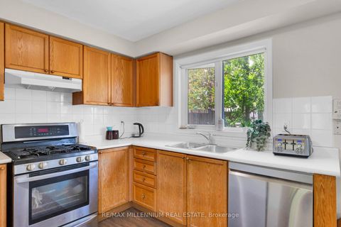 Photo 12 at 10 Mainland Crescent E, Vellore Village, Vaughan