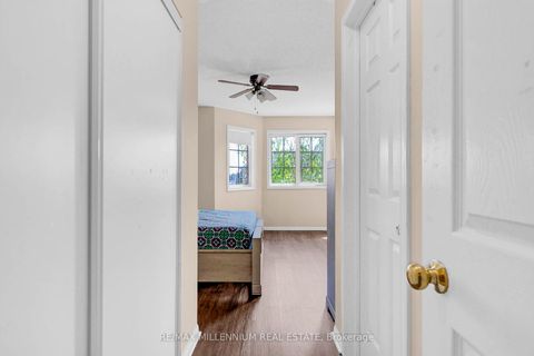 Photo 18 at 10 Mainland Crescent E, Vellore Village, Vaughan