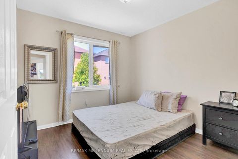 Photo 24 at 10 Mainland Crescent E, Vellore Village, Vaughan