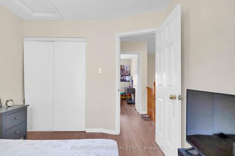 Photo 25 at 10 Mainland Crescent E, Vellore Village, Vaughan