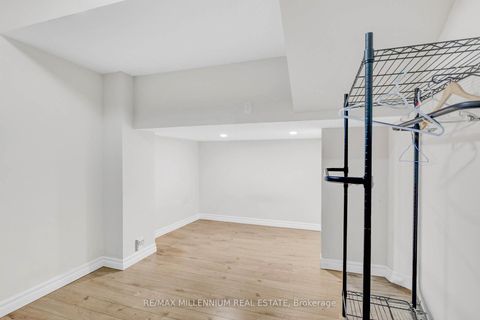 Photo 33 at 10 Mainland Crescent E, Vellore Village, Vaughan