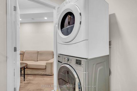 Photo 37 at 10 Mainland Crescent E, Vellore Village, Vaughan