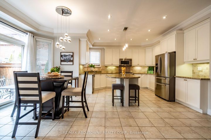 Photo 6 at 2270 Gladacres Lane, WM Westmount, Oakville